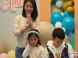 49 岁林心如素颜遛娃被拍！8岁女儿颜值惊艳，豪门日常这么接地气-福娃资源分享网