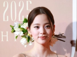 欧阳娜娜亮相2025中国时尚产业盛典红毯活动-福娃资源分享网